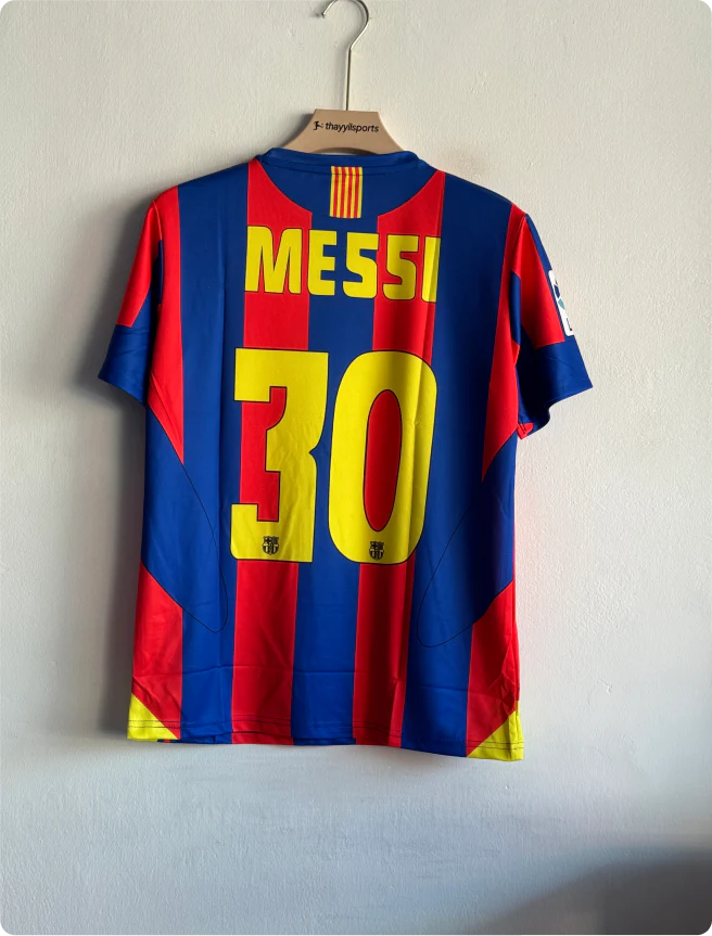 BARCELONA 2005-06 HOME KIT MESSI