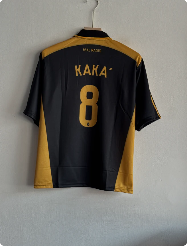 REAL MADRID B&G SPECIAL KIT KAKA FIVESLEEVE POLO WITH ZIP