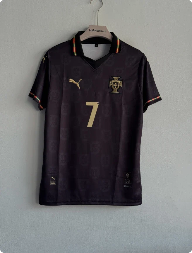 PORTUGAL 25-26 BLACK KIT RONALDO POLO PREMIUM